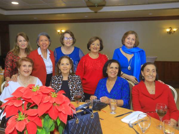 Con emoción y buenas vibras celebraron su té mensual las damas del Club Internacional de Mujeres (IWC), en su reunión especial por las fiestas decembrinas.