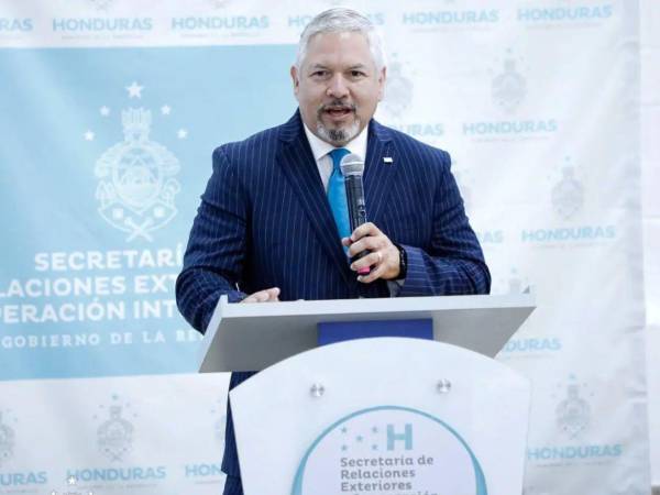 La normativa de 1998, a la que hace alusión Reina, sí contempla casos en los que el pasaporte diplomático tiene carácter vitalicio; sin embargo, este beneficio se limita a quienes han ocupado la presidencia de alguno de los Poderes del Estado.