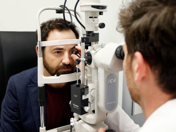La alimentación desempeña un papel clave en la salud ocular, aportando vitaminas, antioxidantes y ácidos grasos que ayudan a proteger la retina, prevenir daños y mantener un buen funcionamiento de los ojos a lo largo de los años. Foto: Miranza, grupo líder en centros de excelencia en salud ocular de España, perteneciente a la red paneuropea de centros de oftalmología veonet.