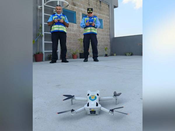 Las autoridades policiales explican que el monitoreo aéreo permitirá identificar en tiempo real accidentes, embotellamientos, bloqueos y conductas imprudentes.