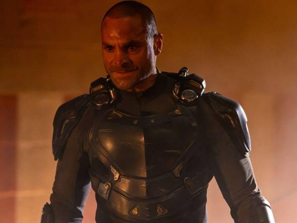 Michael Mando es un actor canadiense reconocido mundialmente por interpretar a Nacho Varga en “Better Call Saul”, dar voz y movimiento al villano Vaas Montenegro en “Far Cry 3” y por su papel de Mac Gargan, conocido como Escorpión, en el universo de Spider-Man.