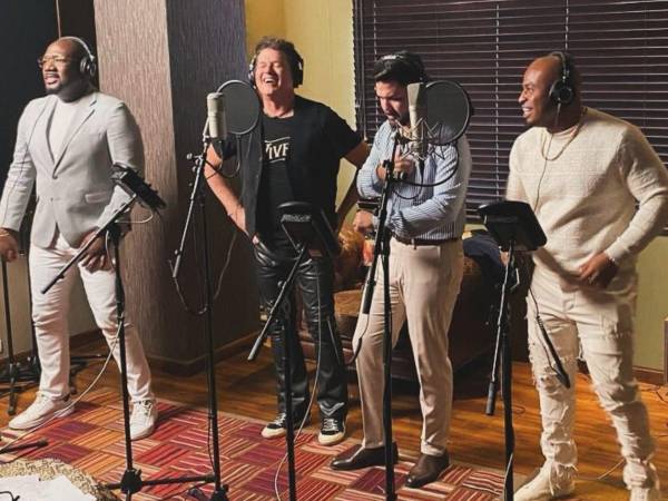 Carlos Vives y el legendario Grupo Niche.