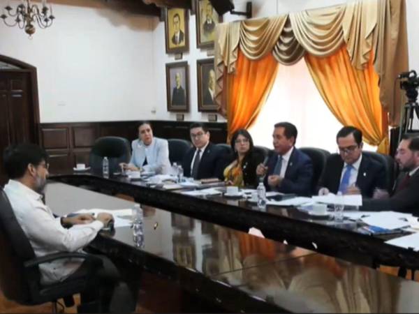 El 24 de marzo se llevó a cabo la primera comparecencia del juicio político contra Johel Zelaya ante la comisión especial.