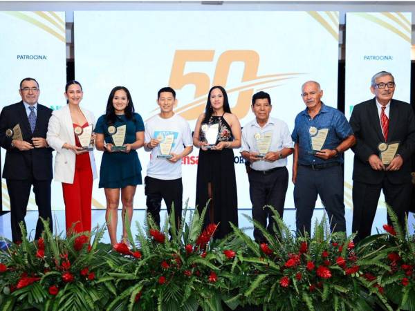 Autoridades deportivas, ejecutivos de Grupo OPSA, patrocinadores y homenajeados formaron parte de esta histórica celebración.