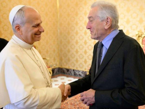 El papa León XIV ha recibido este viernes la visita en el Palacio Apostólico del Vaticano del actor estadounidense Robert de Niro, presente en la capital italiana para la inauguración de su hotel y por un homenaje.