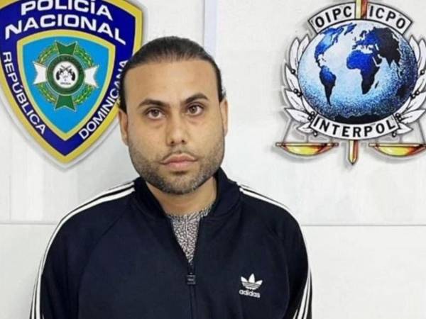 Gilbert Reyes es acusado de dos delitos de asesinato y un delito de femicidio.