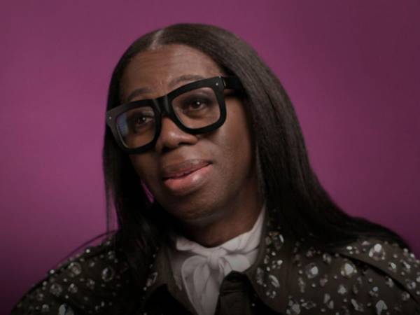 “Me desperté y no sabía dónde estaba, solo en el hospital. Pasé cinco semanas en coma. No podía caminar ni hablar”, relató Miss J. Alexander.