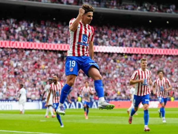 Julián Álvarez se lució con un doblete para la victoria del Atlético sobre el Real Madrid.