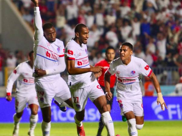Yustin Arboleda y Jerry Bengtson fueron las figuras en el triunfo del Olimpia ante Real España.