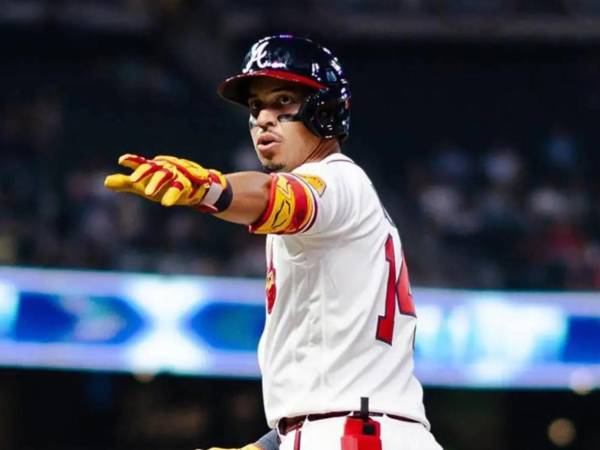 ¡Imparable! Mauricio Dubón conecta su primer jonrón de la temporada 2026