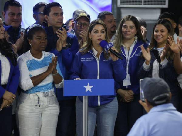 Líderes del Partido Nacional en conferencia de prensa.