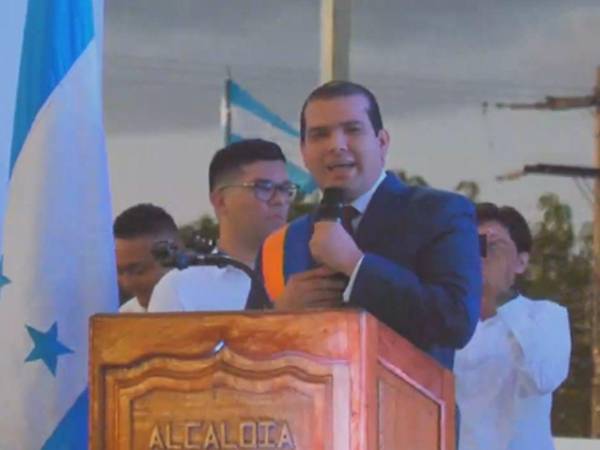 Eber Aplícano durante su primer discurso como alcalde de Choluteca.