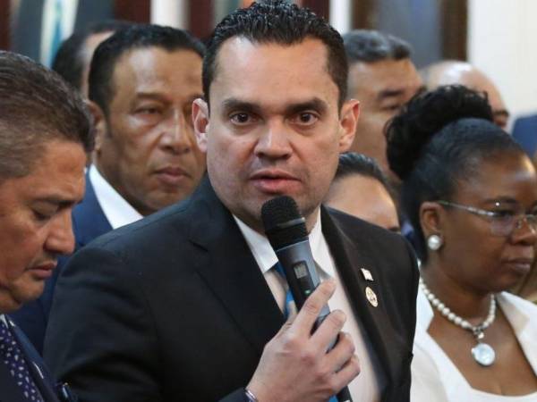 Tomás Zambrano, presidente del Congreso Nacional, cuestionó actuaciones pasadas dentro del Poder Judicial.