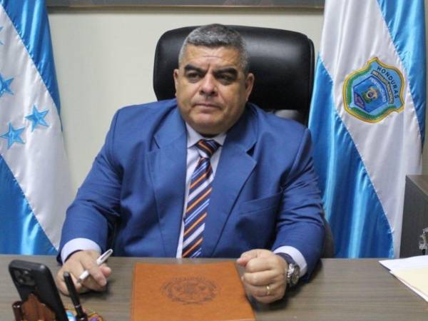 Horas después de confirmarse su salida de la Dirección de Lucha Contra el Narcotráfico (DLCN), el general en condición de retiro Ramiro Muñoz Bonilla rompió el silencio y aseguró que nunca recibió señalamientos por irregularidades en su gestión, por lo que considera que su destitución podría estar relacionada con investigaciones que impulsaba desde la institución.