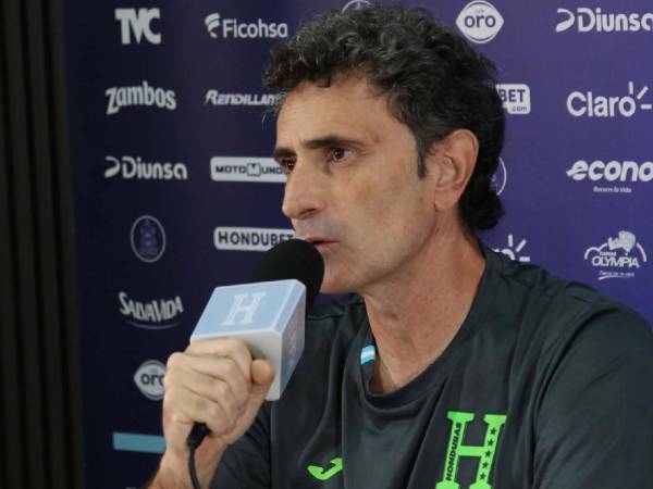 José Francisco Molina en conferencia de prensa previo a su debut en Nations League de Concacaf.