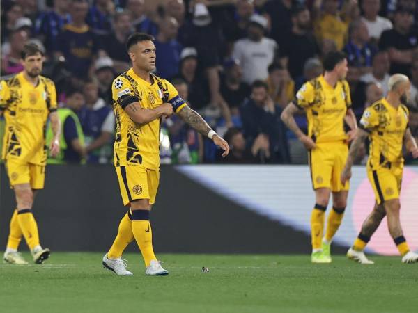 Los jugadores del Inter de Milán, hundidos tras los goles del PSG.