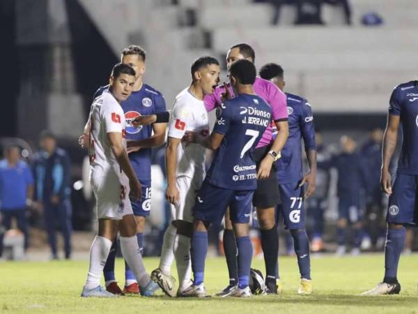 Las reacciones en las redes sociales tras el polémico arbitraje en final de ida entre Motagua y Olimpia.
