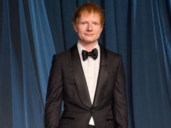 El cantautor británico Ed Sheeran llega a la Gala de la Academia en el Museo de la Academia de Artes y Ciencias Cinematográficas, en Los Ángeles, California, el 18 de octubre de 2025.