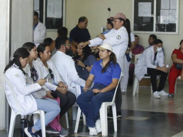 Personal médico del hospital Mario Catarino Rivas mantiene las asambleas informativas y asegura que no dará tregua hasta que se cancele el último salario pendiente a todos los médicos, tal como, afirman, les habían prometido.