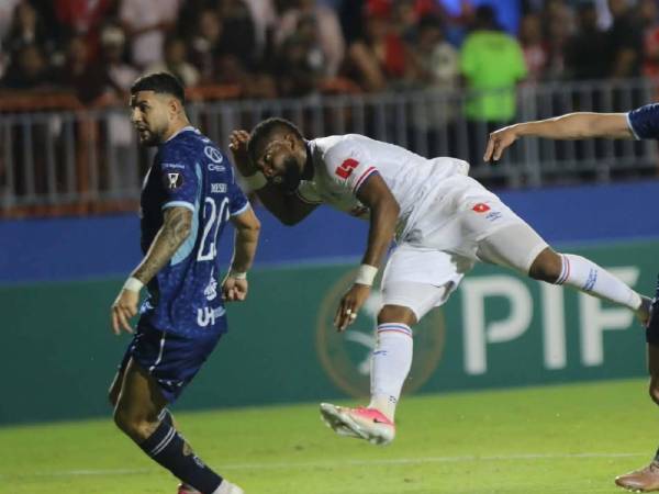 Jorge Benguché falló un mano a mano en el primer tiempo del Olimpia vs Cartaginés.