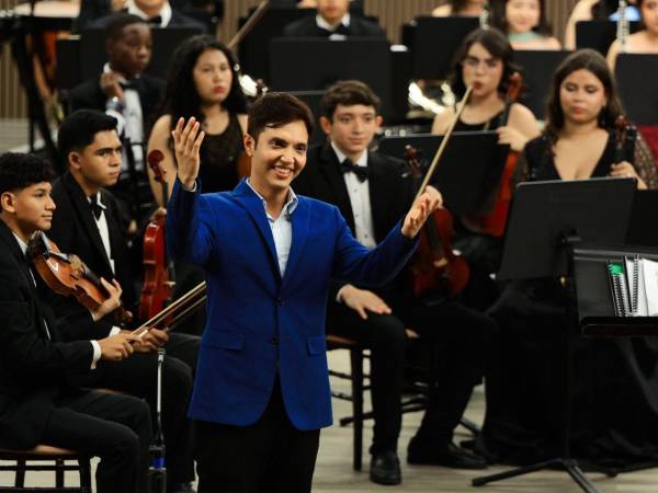 El talento hondureño vuelve a destacar en Europa. El sopranista sampedrano Dennis Orellana fue nominado a los prestigiosos premios de teatro musical de Austria gracias a dos de sus actuaciones más recientes en importantes escenarios de ese país.
