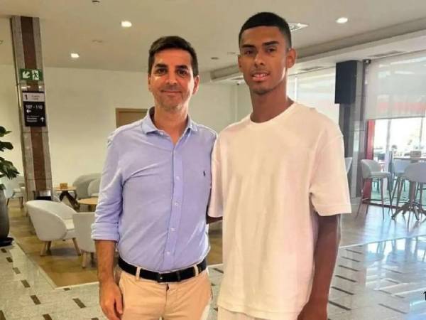 Francis Hernández junto al juvenil Kirian Manzano, nuevo refuerzo de Honduras.