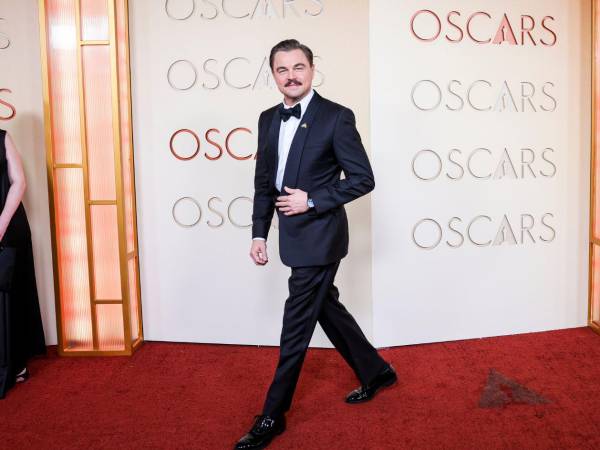 El actor estadounidense Leonardo DiCaprio llega a la 98ª ceremonia anual de los Premios Óscar en el Teatro Dolby en el barrio de Hollywood de Los Ángeles, California, EE. UU., el 15 de marzo de 2026.