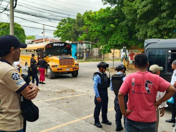 La Daet refuerza los patrullajes y controles preventivos en puntos estratégicos de San Pedro Sula para brindar seguridad a los usuarios y transportistas y combatir la extorsión en el transporte público.
