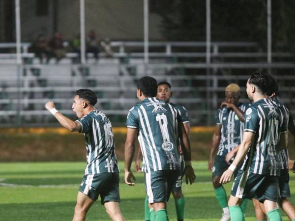 Jugadores del Juticalpa celebrando su gol ante el Choloma.