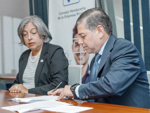 Ficohsa y el COHEP oficializan una alianza estratégica para impulsar el consumo local y fortalecer el emprendimiento hondureño.