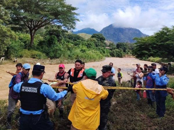 Copeco reporta 338 emergencias por lluvias en todo Honduras. En Danlí, El Paraíso, no hay paso.