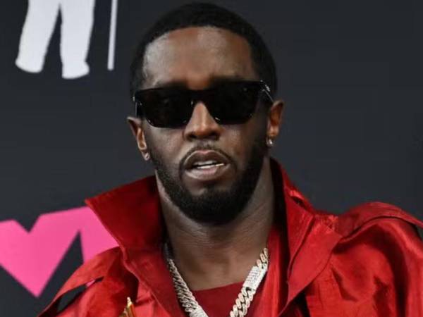 Puff Daddy sigue en prisión por varios delitos.