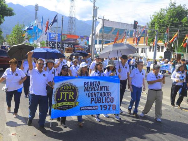 Frente al edificio de la Casa de la Cultura, generaciones enteras se reencontraron para celebrar los 100 años del JTR. Este emotivo encuentro forma parte de las actividades del centenario, que se conmemorará oficialmente el próximo 10 de mayo de 2026