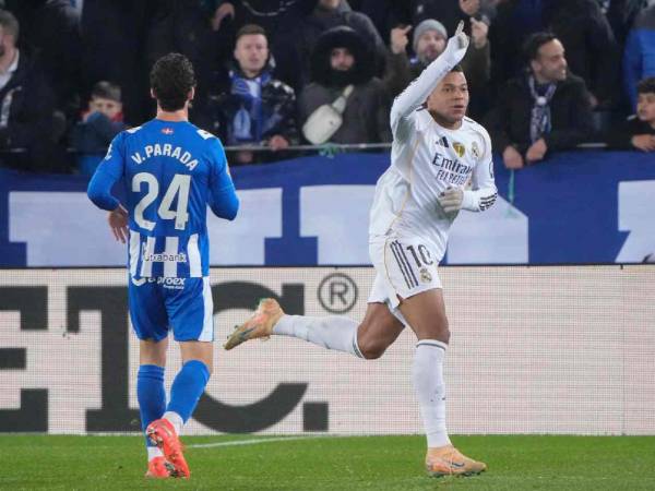 Alavés y Real Madrid se enfrentan este domingo en la Liga Española.