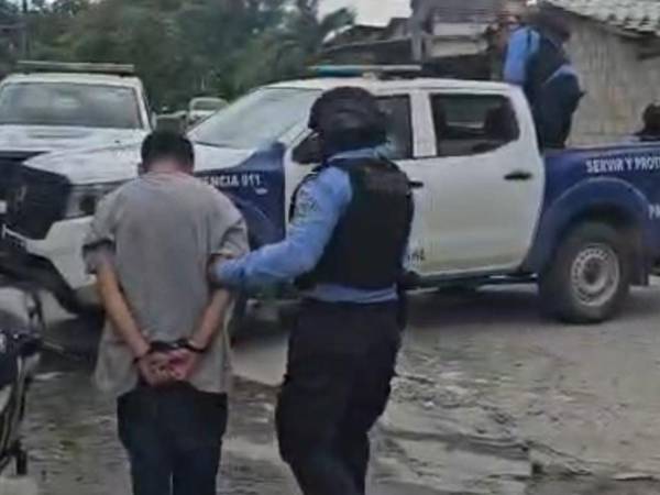 La Policía Nacional mantiene acordonado un sector de Kilómetro mientras desarrolla diligencias.