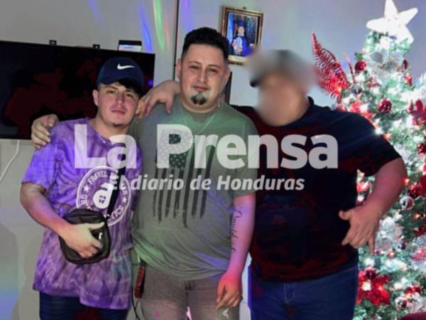 A la izquierda, Josep Reyes Ramos (camiseta morada) y en medio Luis Reyes (camiseta verde).