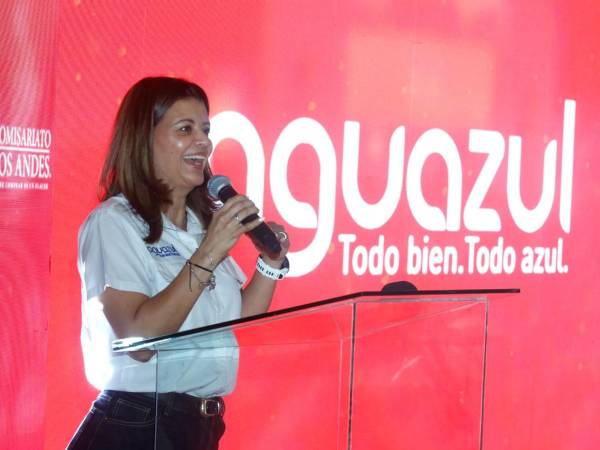 RESPALDO. Carla Patricia Wilson estuvo presente en el lanzamiento de la Maratón y mostró su alegría de que Aguazul sea parte de este gran evento.