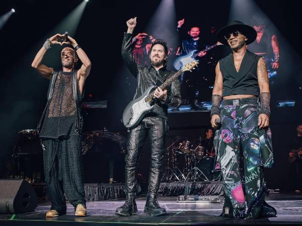 <i>Camila</i> es una banda mexicana de pop rock formada en 2005.