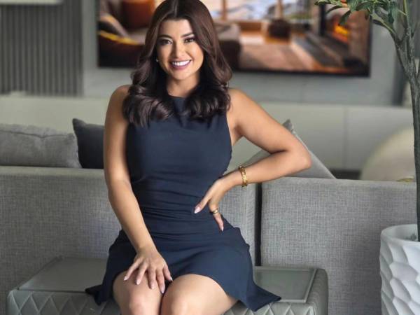 La hermosa presentadora de televisión, Milagro Flores.