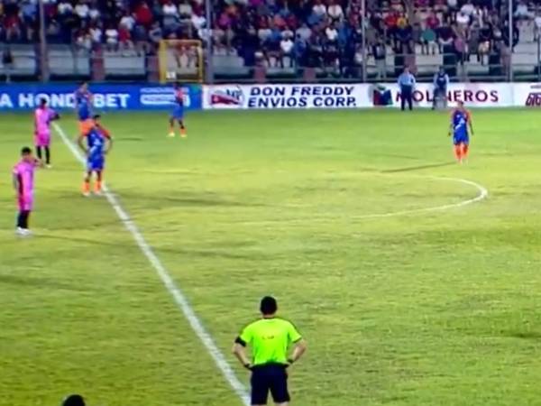 Increíble protesta: Comenzó el partido y CD Choloma se negó a jugar por una razón