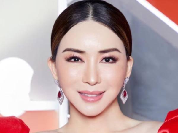 La magnate de medios tailandesa de 46 años, Anne Jakrajutatip, considerada por Forbes una de las mujeres transgénero más ricas del mundo, renunció a su cargo de directora de JKN en junio.