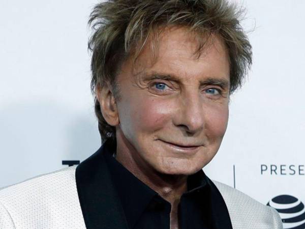 Fotografía de archivo el cantante estadounidense Barry Manilow.