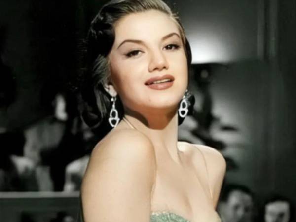 La noticia del fallecimiento de Ana Luisa Peluffo fue publicada por su sobrina Elena Ivonne.