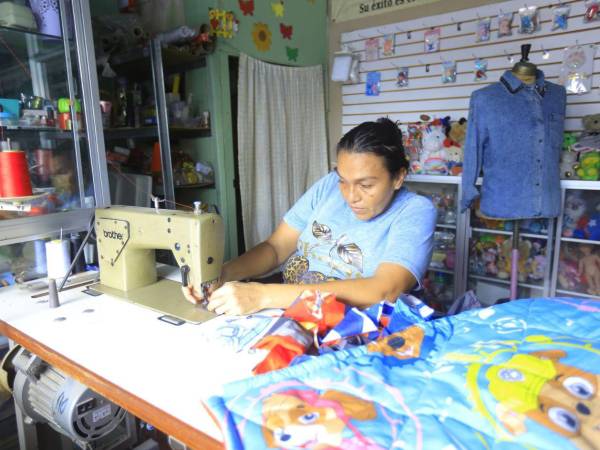 San Pedro Sula se caracteriza por su dinamismo emprendedor. La historia de Marbeli Martínez demuestra cómo una habilidad aprendida desde casa puede convertirse en una oportunidad para crear un negocio propio.