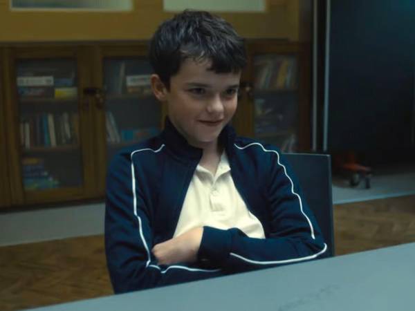 La serie británica Adolescencia (Adolescence) fue la gran triunfadora en los Globos de Oro 2026, llevándose cuatro premios clave en la categoría de televisión: Mejor Miniserie, Mejor Actor (Stephen Graham), Mejor Actor de Reparto (Owen Cooper) y Mejor Actriz de Reparto (Erin Doherty).