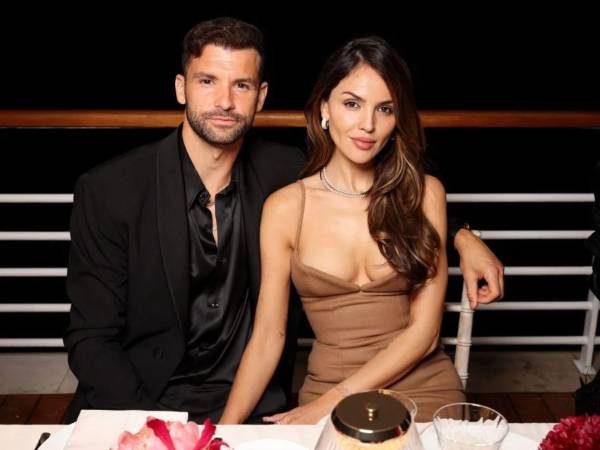 Eiza junto a su novio.