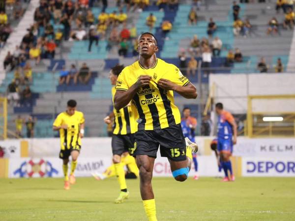 Dixon Ramírez marcó el gol que cerró el triunfo del Real España 2-0 contra los Lobos de la UPN.