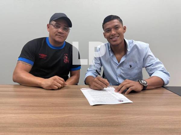 Onan Rodríguez firmó su contrato con el Olimpia en compañía de Carlos Will Mejía.