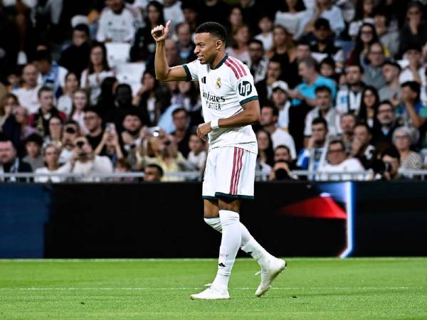 Real Madrid y Villarreal juegan este sábado por la jornada 8 de la Liga Española.