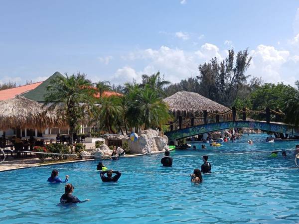 Después de Estados Unidos, El Salvador es el segundo país emisor de turistas para Honduras. Entre enero y septiembre de 2025, ingresaron al país 281,513 personas con nacionalidad salvadoreña, de esa cantidad, 145,205 llegaron por turismo.